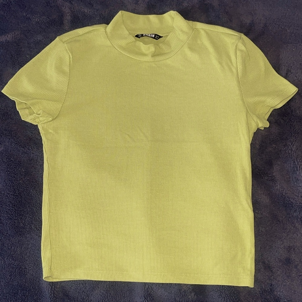 Semi Crop shirt Brand:Shein Size: M Color: Green
